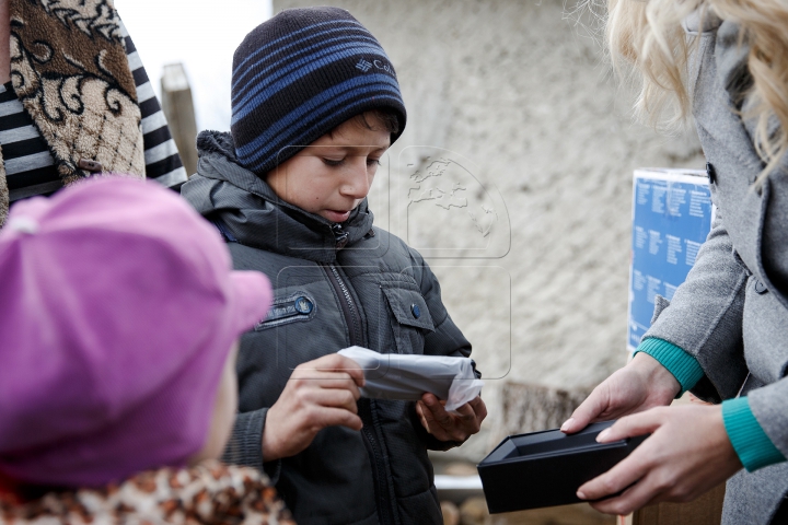 Fundația Edelweiss a schimbat viața unei familii cu patru copii și venit de 500 de lei lunar (FOTOREPORT)