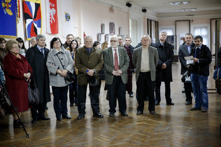 Stema de Stat, la 25 de ani de la adoptare. Colanul preşedintelui a fost expus în premieră la Chişinău (FOTO)