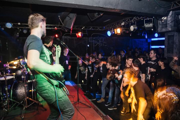 (FOTO) Trupe din Moldova au organizat un concert de caritate pentru victimele tragediei de la Colectiv