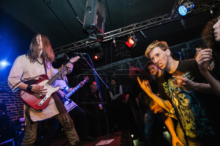 (FOTO) Trupe din Moldova au organizat un concert de caritate pentru victimele tragediei de la Colectiv