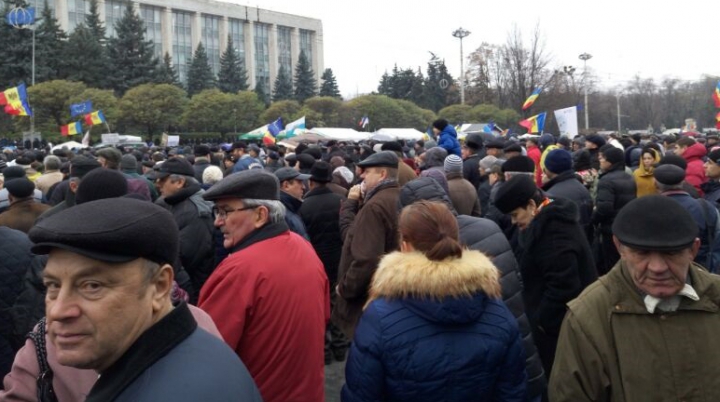 UN NOU PROTEST organizat de Platforma DA. Manifestanţii cer demisia guvernării (FOTO)