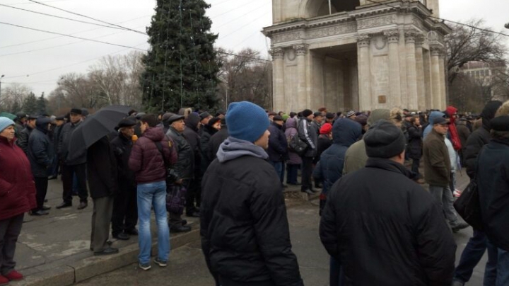 UN NOU PROTEST organizat de Platforma DA. Manifestanţii cer demisia guvernării (FOTO)