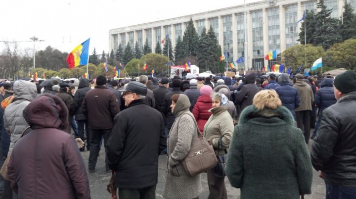 UN NOU PROTEST organizat de Platforma DA. Manifestanţii cer demisia guvernării (FOTO)