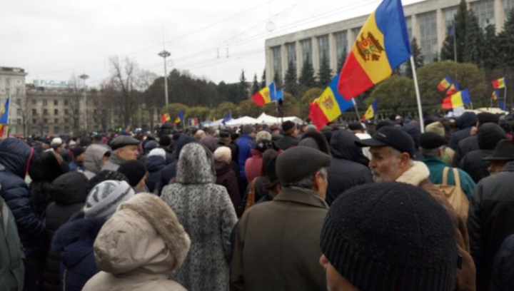 UN NOU PROTEST organizat de Platforma DA. Manifestanţii cer demisia guvernării (FOTO)