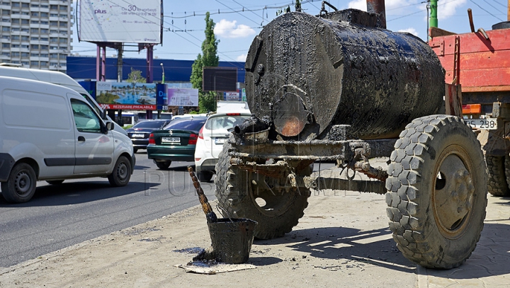 POZA ZILEI! Rezultatul muncitorilor care au asfaltat o parcare (FOTO)