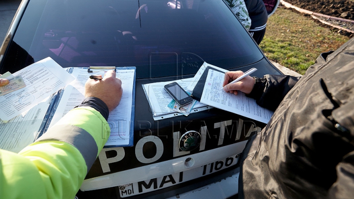 Transporta peste 12 tone de motorină, dar nu a trecut de poliţiştii de frontieră (FOTO)