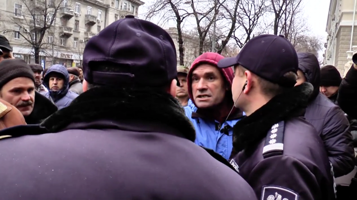 #NUviolenteiDA AGRESORUL care l-a lovit pe un jurnalist de la Today.MD, în timpul protestelor, IDENTIFICAT