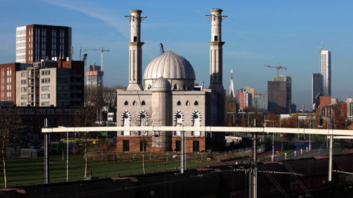 "Statul Creştin" AMENINŢĂ. Mesajul unei scrisori care a ajuns în cutia poştală a unei mochei musulmane