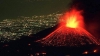 Etna împroaşcă foc, fum şi cenuşă, dar anume aceasta îl face atractiv pentru "turiştii vulcanici" (VIDEO)
