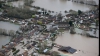 Inundaţii devastatoare! Sute de oameni au fost evacuaţi şi mii au rămas fără curent electric