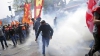 NO COMMENT! Un protest paşnic, înăbuşit cu apă şi fum în Turcia 