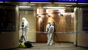 PANICĂ la Londra! Un bărbat înarmat cu un cuțit a rănit mai multe persoane într-o stație de metrou
