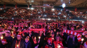 Atmosferă magică pe stadionul echipei Union Berlin. Mii de fani au cântat colinde de Crăciun