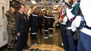 François Hollande a vizitat portavionul Charles-de-Gaulle care va ajunge în Golf în câteva zile (VIDEO)
