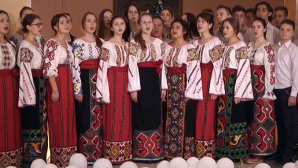 Deschide uşa, creştine! Ansamblul Gaudeamus vă spune Crăciun Fericit şi La mulţi ani