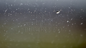 FURTUNA VIOLENTĂ a făcut RAVAGII: 107 localităţi din ţară au rămas fără curent electric (VIDEO)