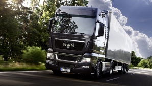 ACCIDENT TERIBIL în China! Un camion se dezintegrează din mers (VIDEO)