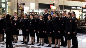 Nu ai mai văzut aşa ceva! Poliţiştii moldoveni combat corupţia prin muzică (VIDEO)