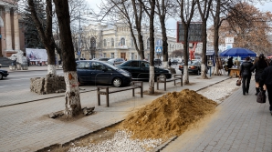 NO COMMENT! Ce se întâmplă pe trotuarele din centrul Capitalei în ajunul sărbătorilor de iarnă (FOTO)