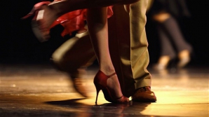 DANSUL, PASIUNE ŞI SPORT. În Sângerei, 12 colective au ieşit pe scenă în cadrul unui concurs de amatori