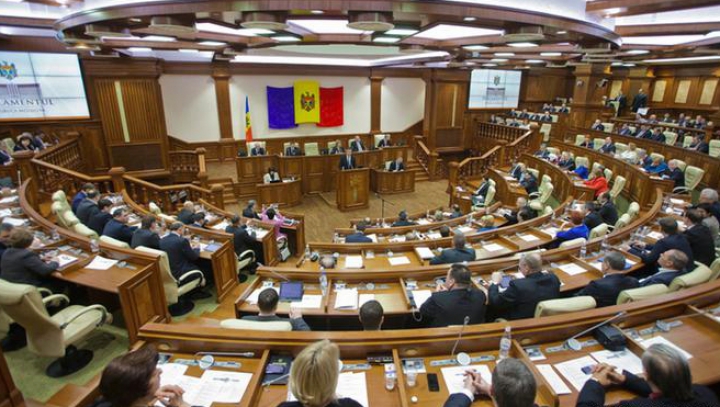 În plenul Parlamentului au loc audieri în dosarul fraudelor din sistemul bancar (FOTO)