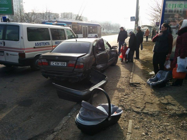 GRAV accident rutier la Ciocana! Într-o maşină se aflau doi copii minori (FOTO)