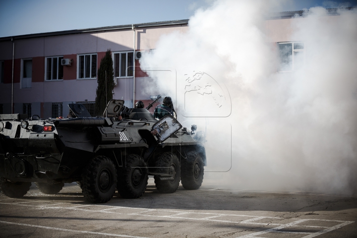 FOCURI DE ARMĂ şi INFRACTORI REŢINUŢI! Brigada "Fulger", în acţiune (FOTOREPORT/VIDEO)