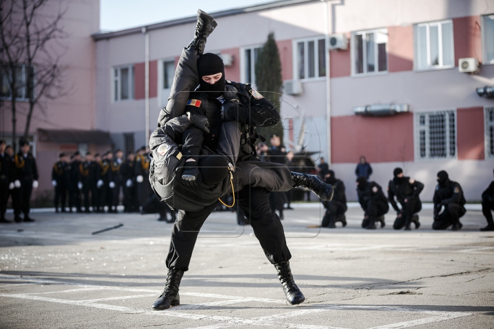 FOCURI DE ARMĂ şi INFRACTORI REŢINUŢI! Brigada "Fulger", în acţiune (FOTOREPORT/VIDEO)