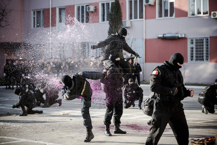 FOCURI DE ARMĂ şi INFRACTORI REŢINUŢI! Brigada "Fulger", în acţiune (FOTOREPORT/VIDEO)