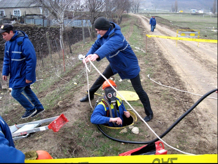 Situaţie excepţională la Criuleni. Cum au făcut faţă salvatorii în cazul unui cutremur simulat (VIDEO)