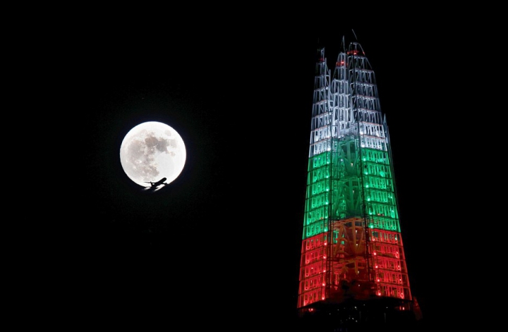 Pentru prima dată în ultimele patru decenii. Poze SPECTACULOASE cu Luna PLINĂ de Crăciun