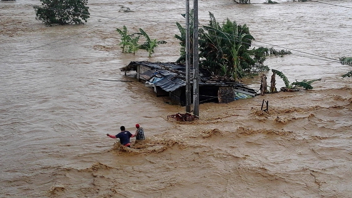 Filipine: Cel puţin trei persoane au pierit din cauza taifunului Melor