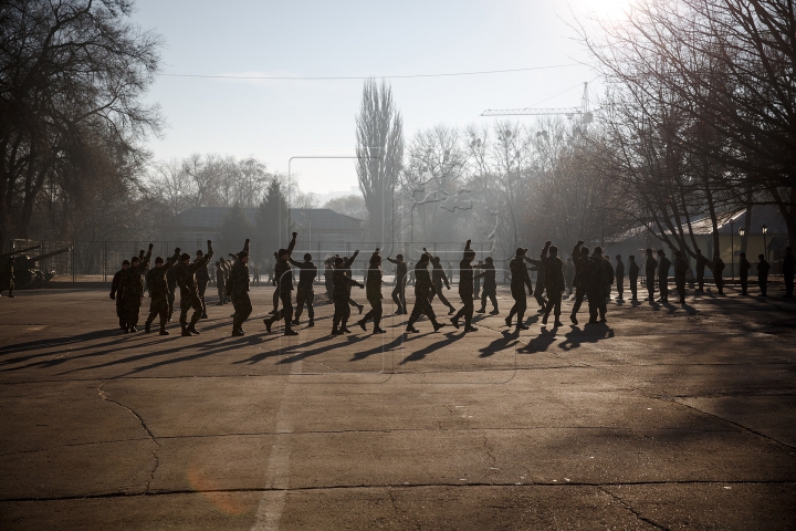 Pregătiri intense. FOTOREPORT din culisele celor care abia aşteaptă să devină adevăraţi soldaţi