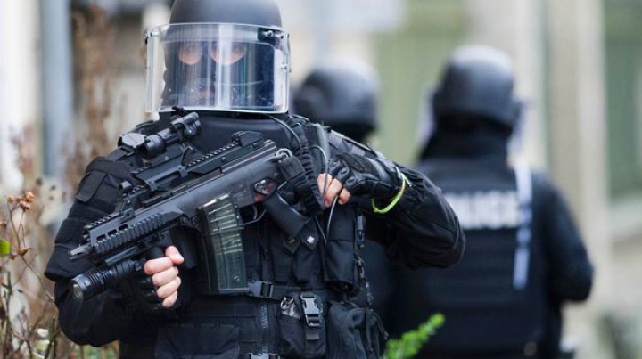 Un profesor dintr-o şcoală din Paris a fost agresat de un individ care invoca Statul Islamic