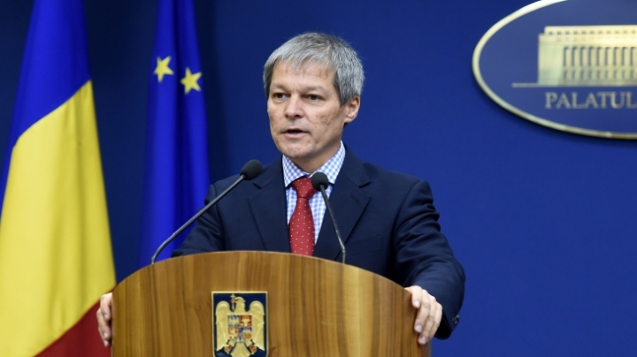 Dacian Cioloș i-a vizitat pe răniţii de la clubul Colectiv, internaţi la Bruxelles. Ce le-a promis premierul