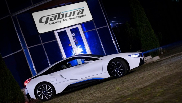 Un atelier de tuning german va instala motorul coupeului BMW M6, sub capota modelului i8 