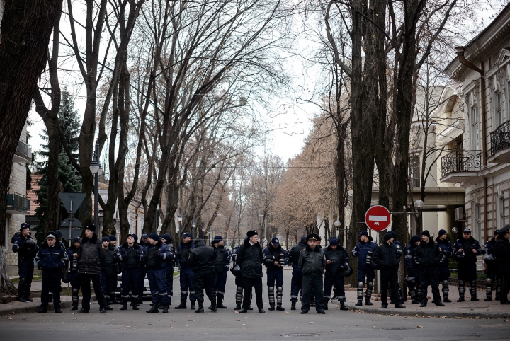 De la Condrița, la Chișinău. Ce au făcut Usatîi și susținătorii săi la Reședința de Stat (FOTOREPORT)