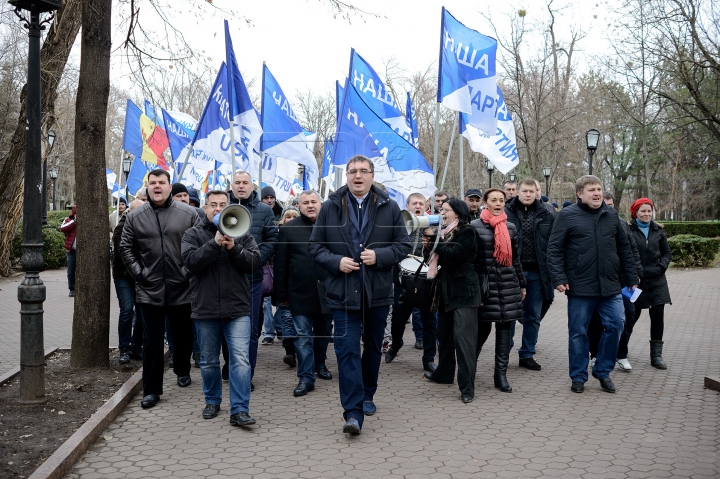 De la Condrița, la Chișinău. Ce au făcut Usatîi și susținătorii săi la Reședința de Stat (FOTOREPORT)