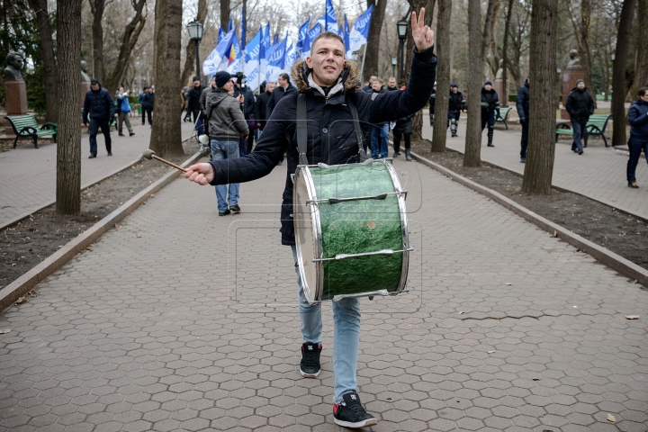 De la Condrița, la Chișinău. Ce au făcut Usatîi și susținătorii săi la Reședința de Stat (FOTOREPORT)