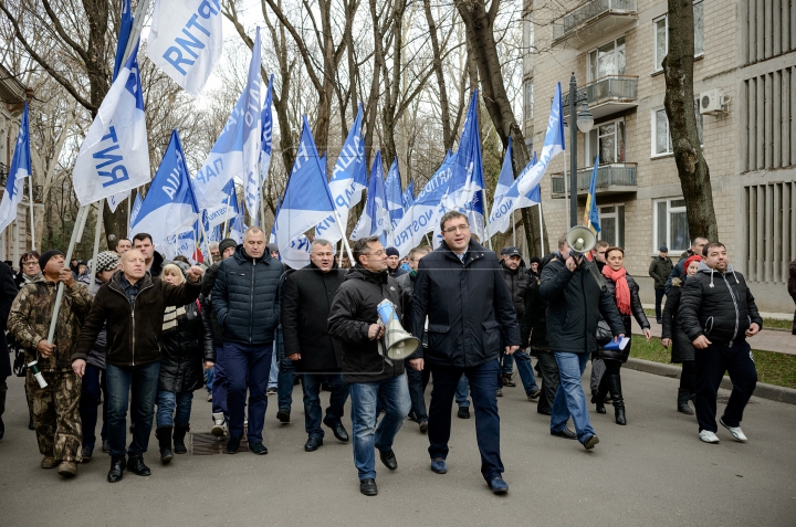 De la Condrița, la Chișinău. Ce au făcut Usatîi și susținătorii săi la Reședința de Stat (FOTOREPORT)