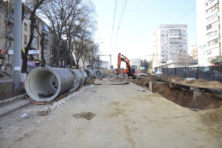 Lucrările de reconstrucție a bulevardului Constantin Negruzzi, aproape finalizate