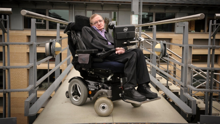 Celebrul astrofizician britanic Stephen Hawking a inaugurat distincția care-i poartă numele