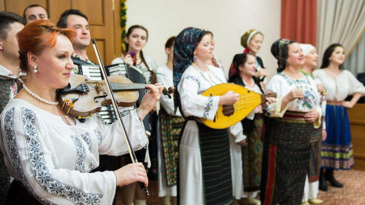 Colindători la Guvern! Artiștii au rostit urări personalizate pentru fiecare ministru (VIDEO)