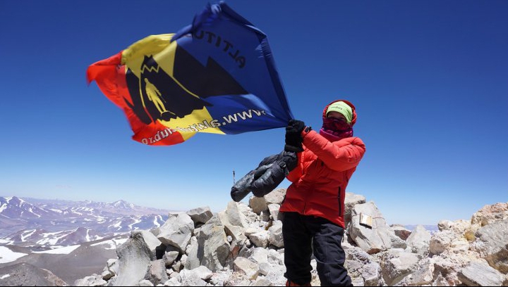 RECORD MONDIAL! O româncă de 12 ani a cucerit vârful celui mai înalt vulcan din lume