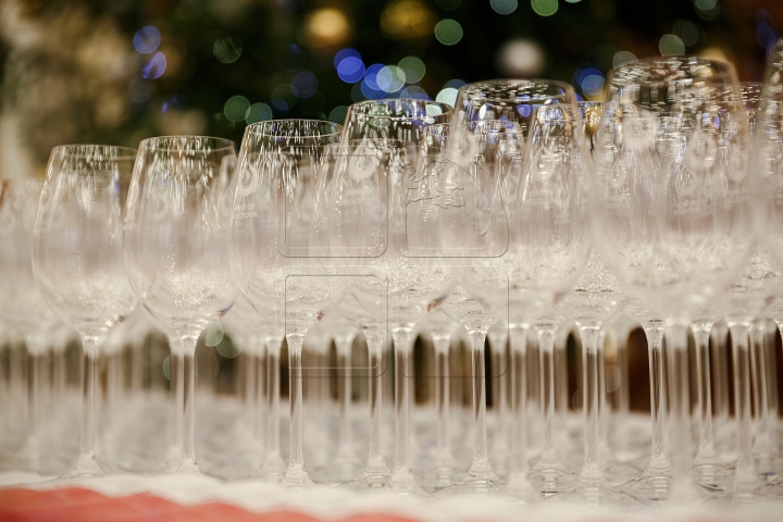 Atmosferă distinsă şi vinuri selecte! Amatorii licorii lui Bachus s-au adunat la Vernisajul Vinului (FOTO)