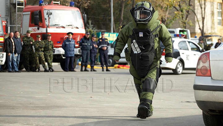 Alarmă cu bombă la o şcoală din Hunedoara! Sute de elevi au fost evacuaţi