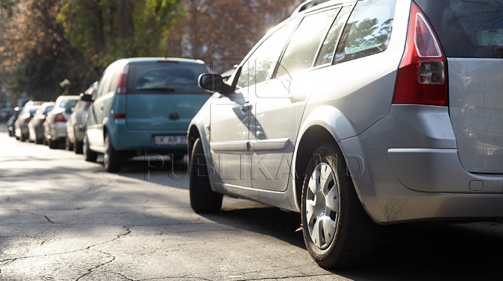 Trafic PARALIZAT pe strada Vasile Lupu. La fața locului a intervenit poliția de patrulare (FOTO)