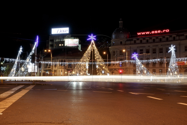 ATMOSFERĂ DE BASM! Trei milioane de beculeţe au împodobit străzile din Bucureşti (FOTOREPORT)