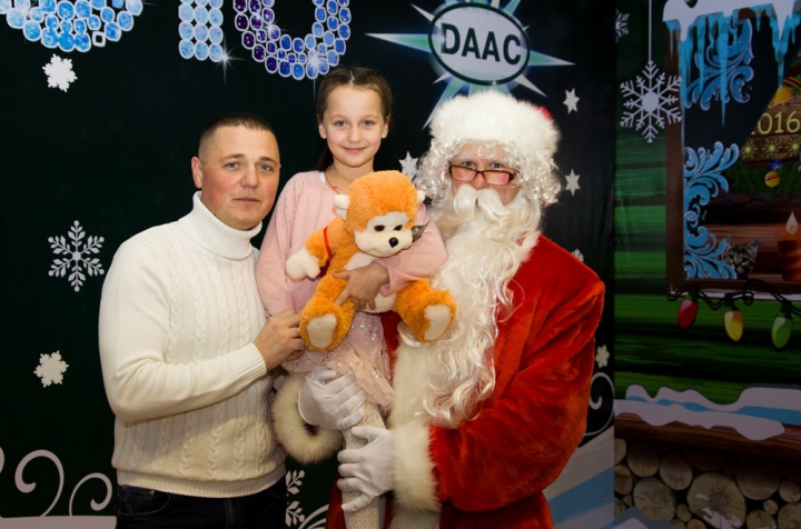 (P) Santa Land Rover Moldova