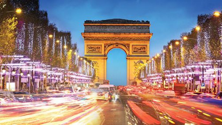 Starea de alertă se menţine la Paris şi de Revelion. Oamenii se vor aduna în preajma Arcului de Triumf